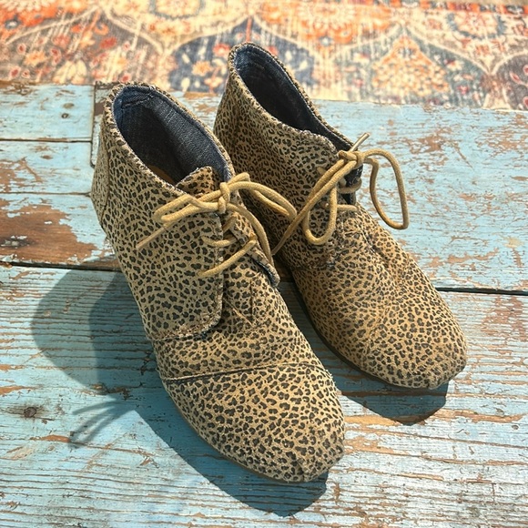 Toms Cheetah Wedge women’s Size 7.5 - Picture 2 of 6
